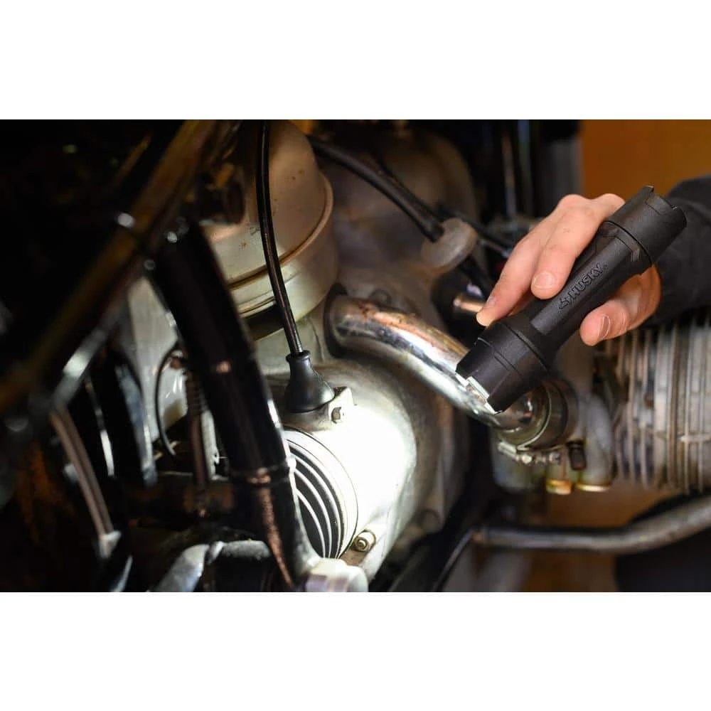 Husky 500 Lumens Tough Stainless Steel Core Multi-Setting LED Flashlight, Impact and Water Resistant with Batteries 9 Husky 500 Lumens Tough Stainless Steel Core Multi-Setting LED Flashlight, Impact and Water Resistant with Batteries - Image 7