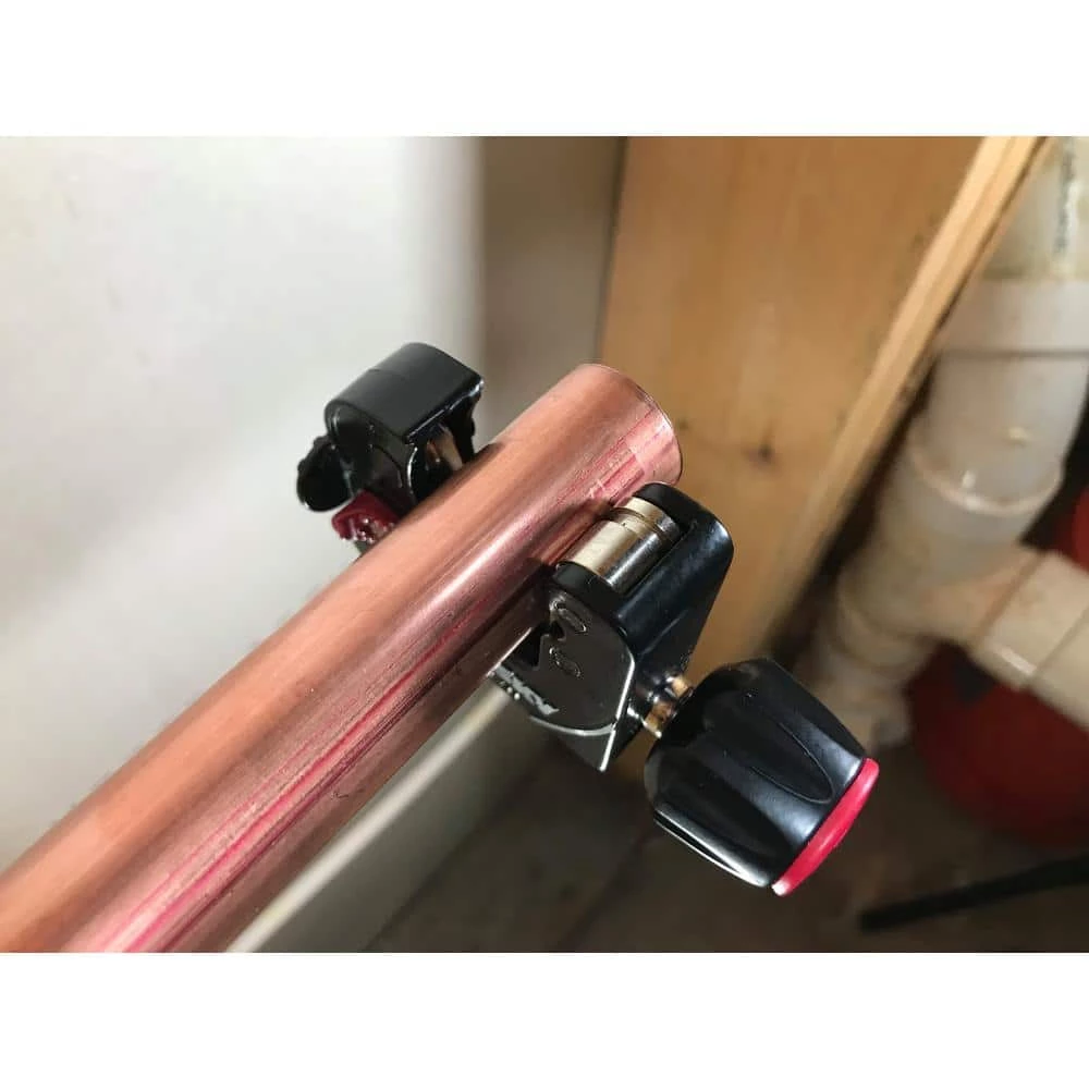 Husky 1-1/8 in. Quick-Release Mini Tube Cutter 4 Husky 1-1/8 in. Quick-Release Mini Tube Cutter - Image 2