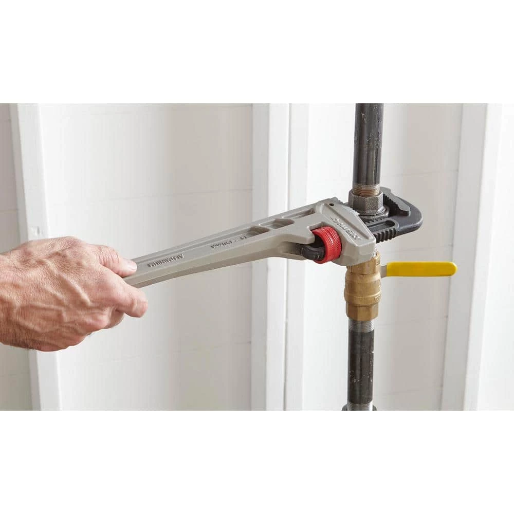 Husky 14 in. Aluminum Pipe Wrench with 1-1/2 in. Jaw Capacity 4 Husky 14 in. Aluminum Pipe Wrench with 1-1/2 in. Jaw Capacity - Image 2