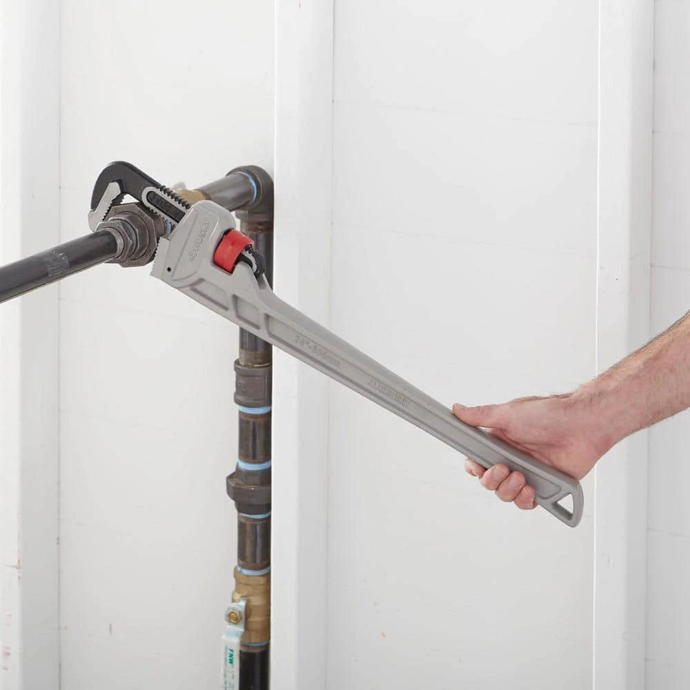 Husky 24 in. Aluminum Pipe Wrench with 2-1/2 in. Jaw Capacity 6 Husky 24 in. Aluminum Pipe Wrench with 2-1/2 in. Jaw Capacity - Image 4